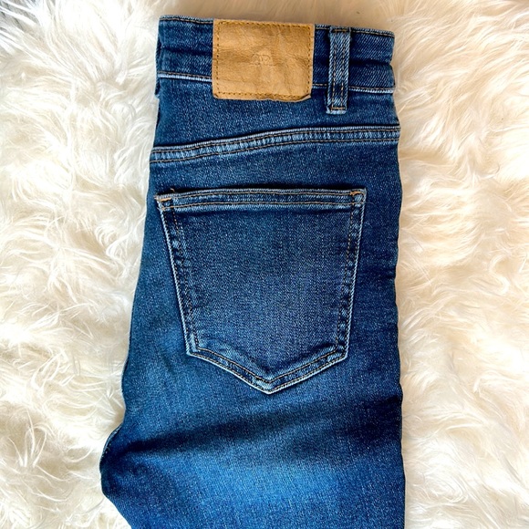 Everyday jeans, dress them up or dress them down! - Picture 4 of 4